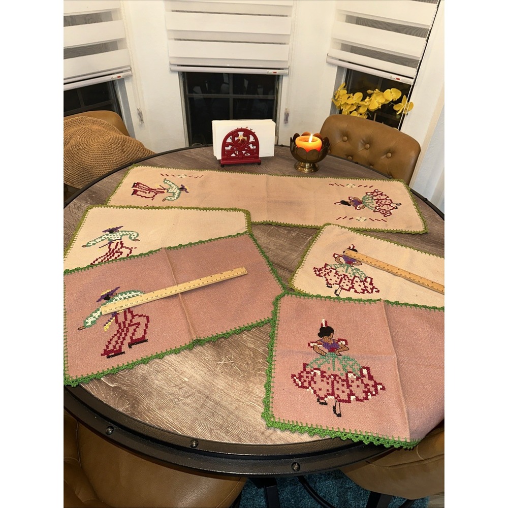 Mexican  Handmade table runner and four placemats with dancers new condition